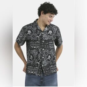 No Boundaries mens oversized Cabana Black Paisley shirt; size: various